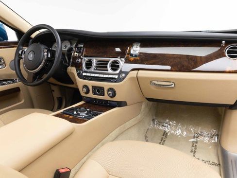 Used 2010 Rolls-Royce Ghost image 2