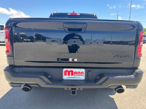 New 2026 RAM 1500 Express AWD/4WD image 4