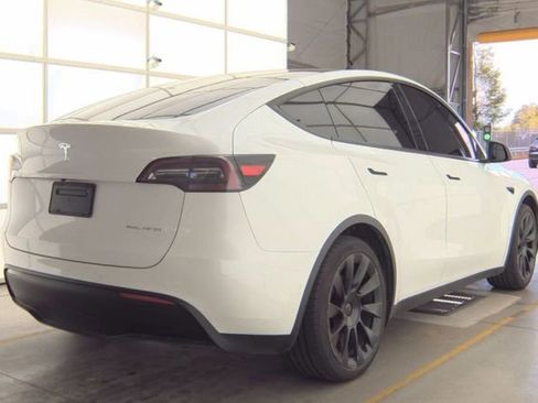 Used 2022 Tesla Model Y Long Range image 2