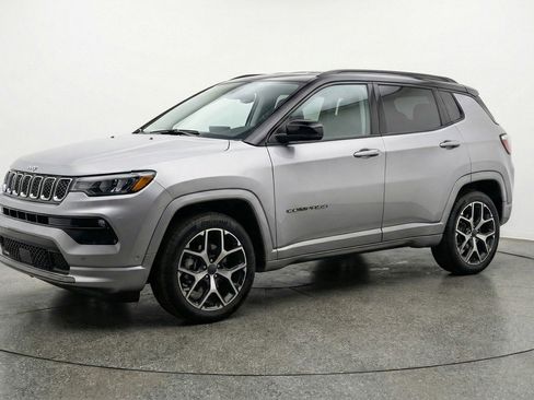 Used 2025 Jeep Compass Limited image 3