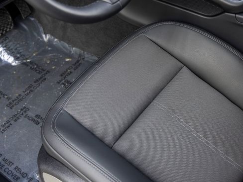 Certified 2025 Porsche Macan image 30