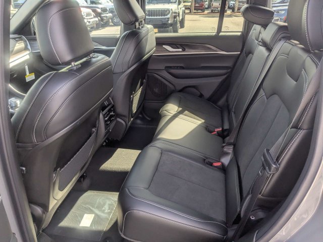 New 2027 Jeep Grand Cherokee Altitude AWD/4WD image 13