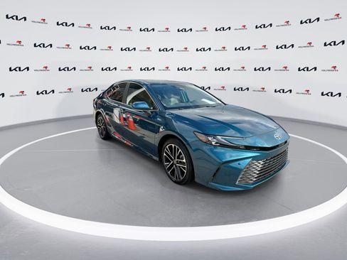 Used 2025 Toyota Camry XLE w/ Premium Plus Package image 2