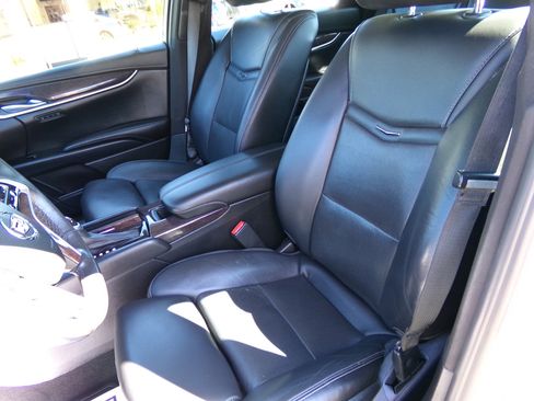 Used 2014 Cadillac XTS Luxury image 12