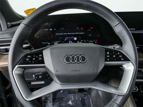Used 2025 Audi Q5 Prestige w/ 20" Wheel Package AWD/4WD image 9