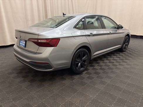 Used 2023 Volkswagen Jetta SE image 5