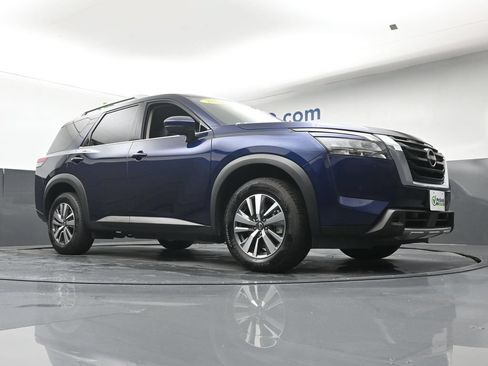 Used 2025 Nissan Pathfinder SL AWD/4WD image 26
