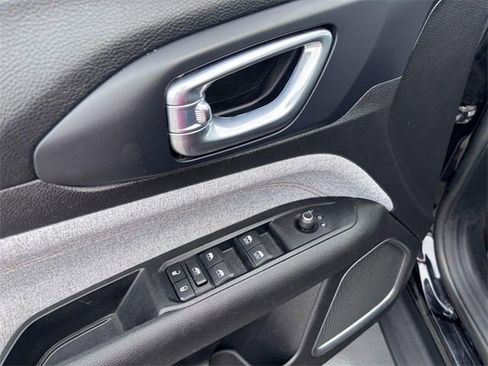 Used 2022 Jeep Compass Latitude image 13