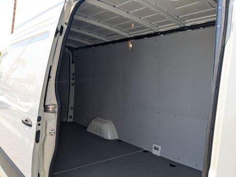 Used 2024 Mercedes-Benz Sprinter 2500 image 18