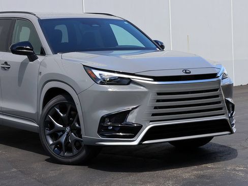 New 2026 Lexus TX 500h AWD image 2