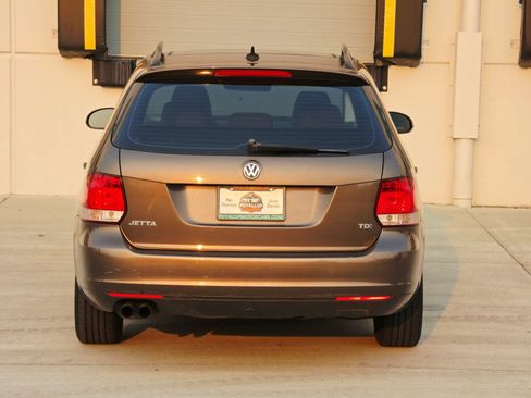 Used 2011 Volkswagen Jetta TDI FWD image 4
