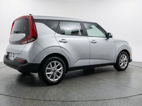 Used 2025 Kia Soul LX w/ LX Technology Package FWD image 9