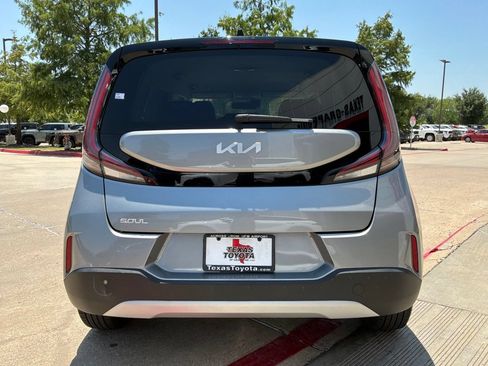 Used 2025 Kia Soul LX w/ LX Technology Package FWD image 7