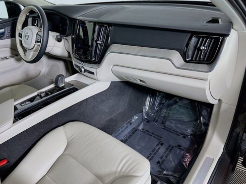 Used 2023 Volvo XC60 T8 Plus image 29