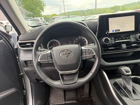 Used 2023 Toyota Highlander LE AWD/4WD image 22