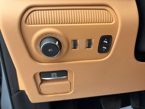 Used 2023 Jeep Grand Wagoneer Series III AWD/4WD image 19