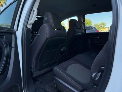 Used 2017 Chevrolet Traverse LT w/ Style and Technology Package AWD/4WD image 39