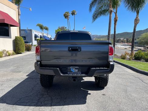 Used 2021 Toyota Tacoma TRD Sport w/ Technology Package AWD/4WD image 6