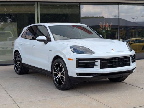 Certified 2025 Porsche Cayenne E-Hybrid AWD/4WD image 7