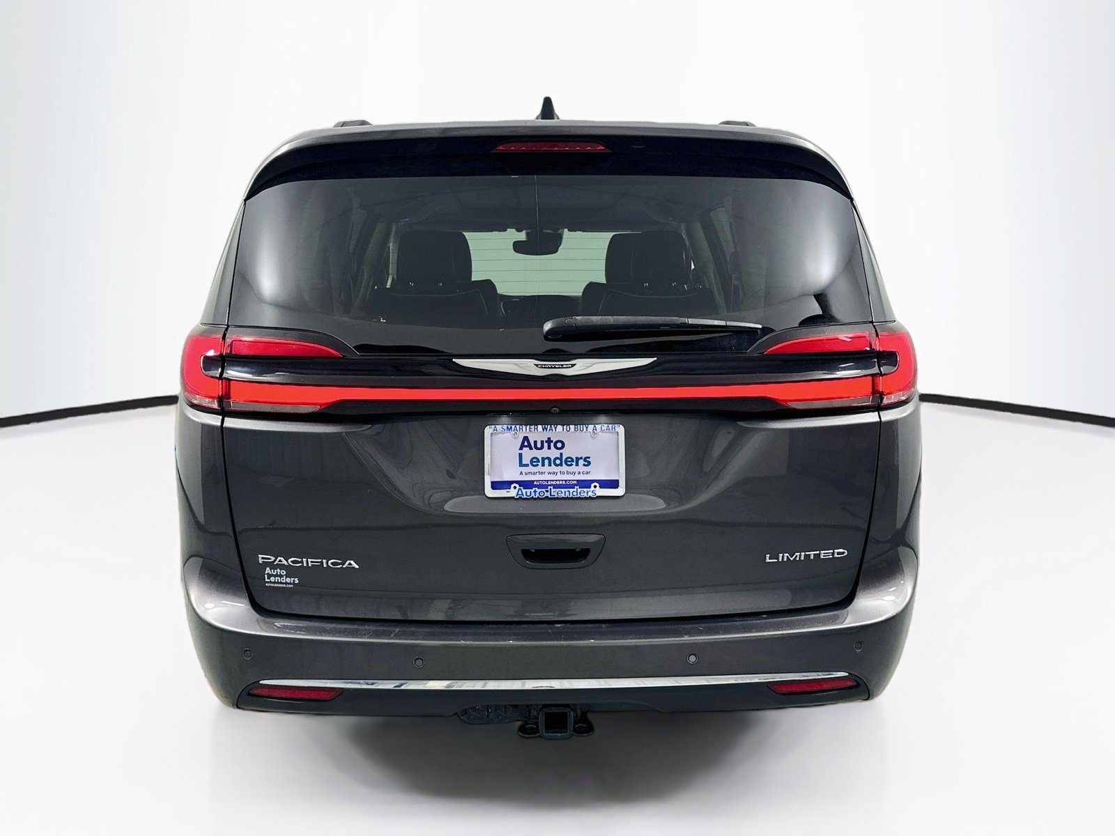 Used 2023 Chrysler Pacifica Limited w/ Trailer Tow Group FWD image 6