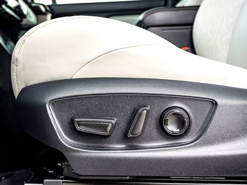 Used 2025 Toyota Tacoma SR5 image 12