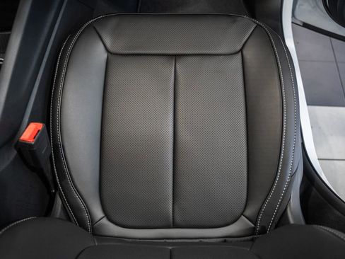 New 2025 Jeep Grand Cherokee L Limited w/ Luxury Tech Group II image 31