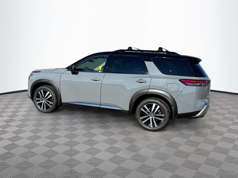 Used 2025 Nissan Pathfinder Platinum w/ Cargo Package image 7