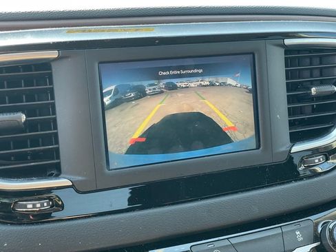 Used 2023 Chrysler Voyager LX FWD image 21