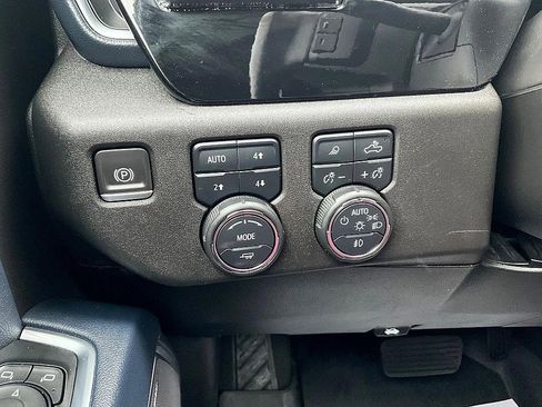 Used 2022 Chevrolet Silverado 1500 High Country image 15