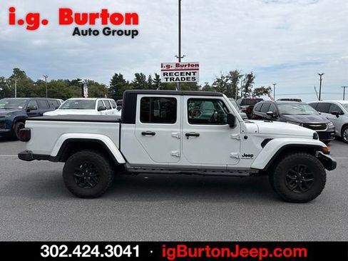 Used 2023 Jeep Gladiator Sport AWD/4WD image 2