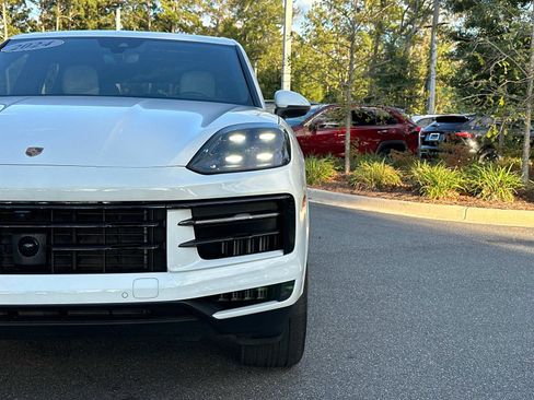 Used 2024 Porsche Cayenne image 9