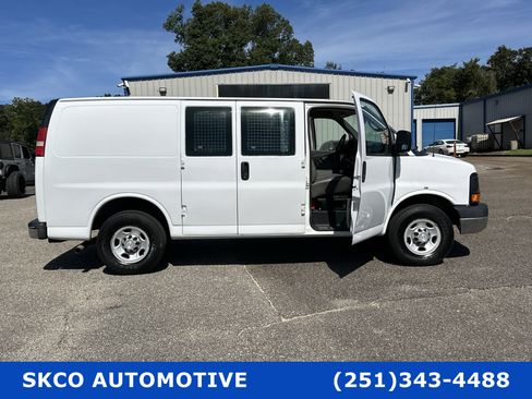 Used 2015 Chevrolet Express 2500 image 31