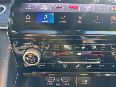 Used 2022 Jeep Grand Cherokee L Overland w/ Luxury Tech Group IV image 34