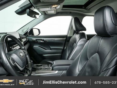 Used 2022 Toyota Highlander Limited FWD image 5