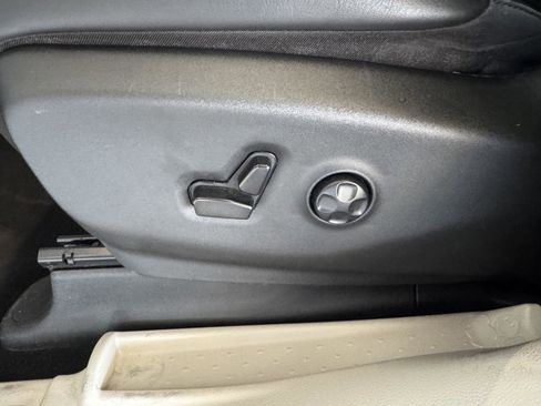 Used 2023 Chrysler Pacifica Touring-L image 24