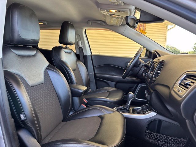Used 2018 Jeep Compass Latitude w/ Cold Weather Group AWD/4WD image 25