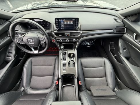 Used 2018 Honda Accord Sport image 17