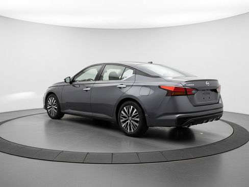 Used 2025 Nissan Altima 2.5 SV image 5