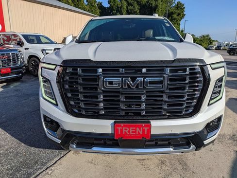 Used 2025 GMC Yukon Denali Ultimate AWD/4WD image 6