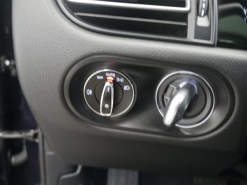 Certified 2023 Porsche Macan image 41