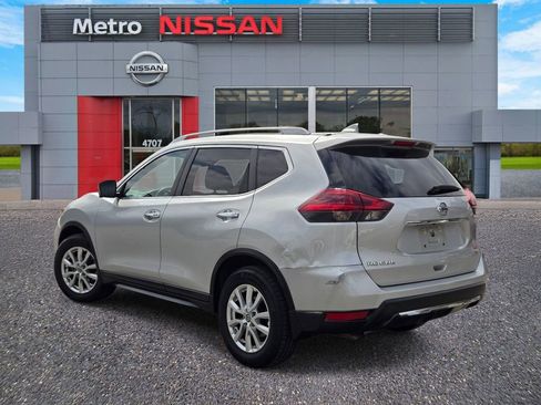 Used 2018 Nissan Rogue SV w/ Premium Package FWD image 4