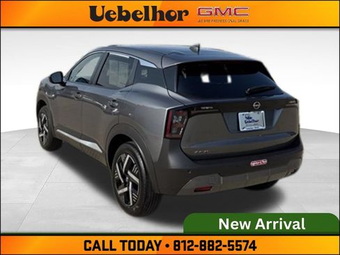 Used 2025 Nissan Kicks SV FWD image 9