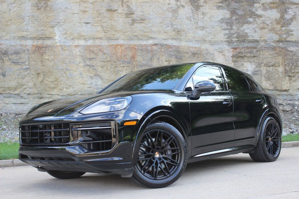 Used 2025 Porsche Cayenne Coupe AWD/4WD image 1