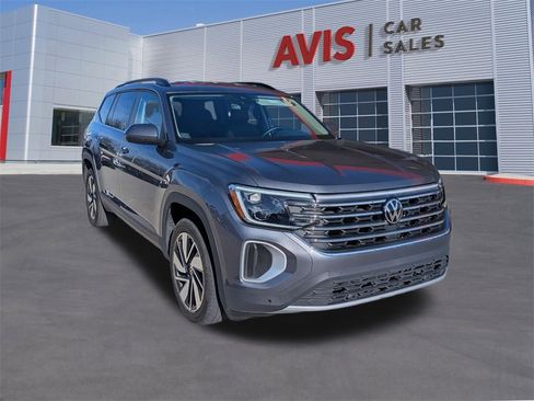 Used 2025 Volkswagen Atlas SE image 3