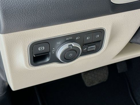 New 2026 Mercedes-Benz GLB 250 image 11