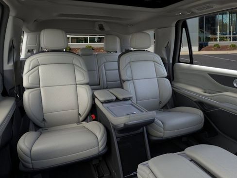 New 2025 Lincoln Navigator Reserve image 11