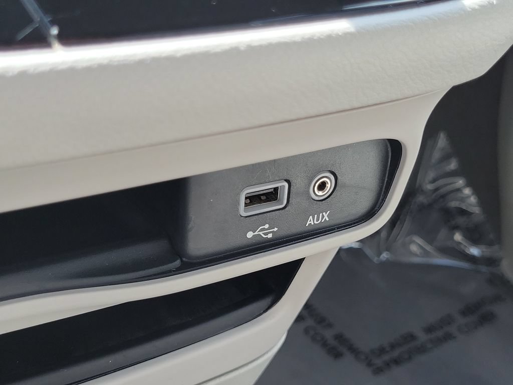 Used 2020 Chrysler Pacifica Touring-L w/ Advanced Safetytec Group FWD image 27