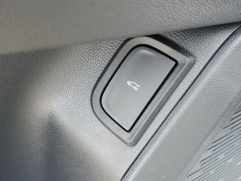Used 2026 Chevrolet Equinox LT w/ Convenience Package II FWD image 12