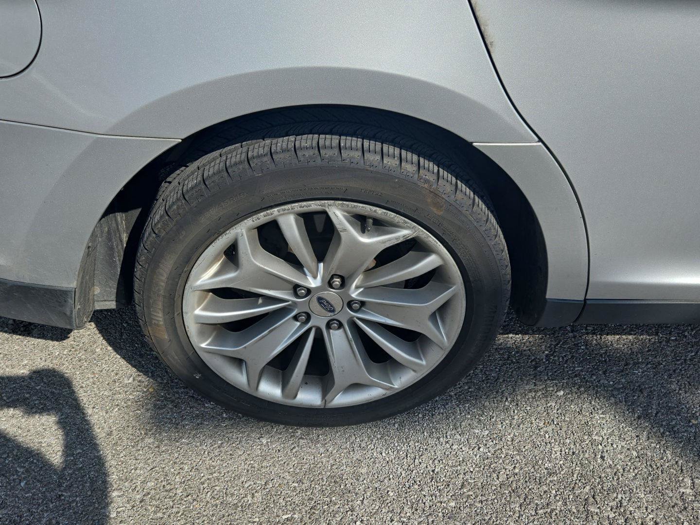 Used 2015 Ford Taurus Limited FWD image 10