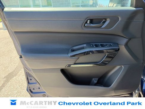 Used 2025 Nissan Pathfinder SV FWD image 51